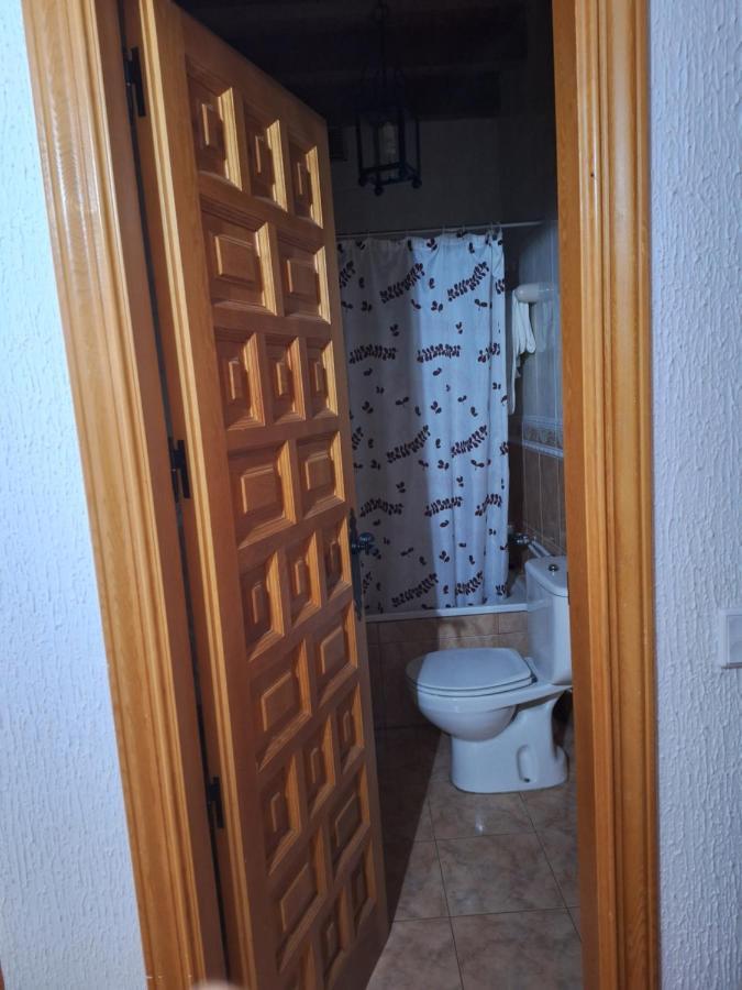 Hostal El Patio Restaurante San Bartolomé de Pinares Kültér fotó